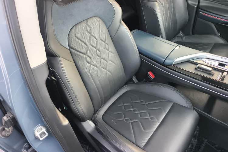 Used VOYAH FREE 2021 Four-Wheel Drive Standard Range-Extended Exclusive Luxury Package