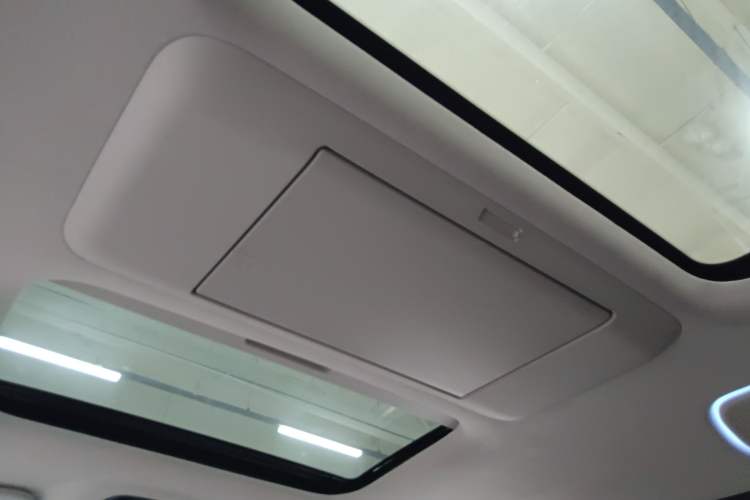 Used VOYAH Dream 2025 PHEV Four-Wheel-Drive Flagship Kunpeng Edition
