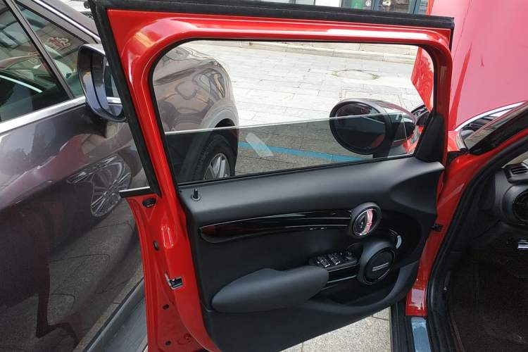 Used  MINI 2022 1.5T COOPER Classic Edition Five-Door Version
