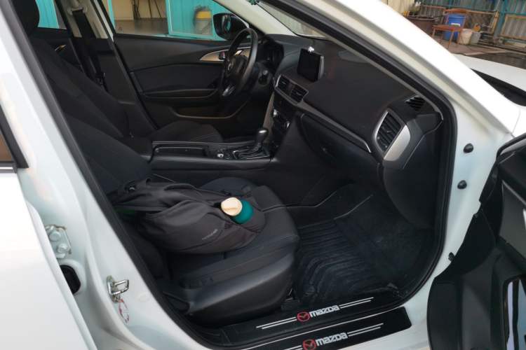 Used Mazda Mazda 3 Axela 2019 Cloud-Controlled Sedan 1.5L Automatic Luxury Model China VI Standard
