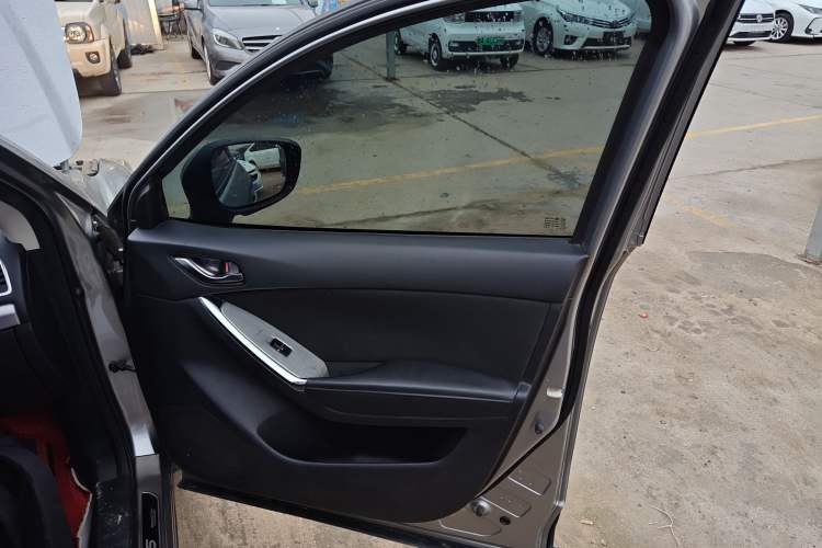 Used Mazda CX-5 2015 2.0L Automatic Two-Wheel Drive Urban Version
