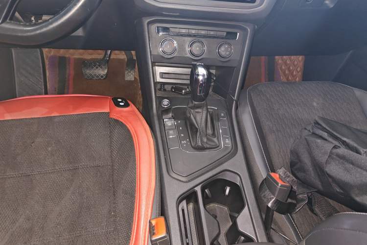 Used Volkswagen Tiguan L 2020 330TSI Automatic Two-Wheel Drive Luxury Edition China VI Standard
