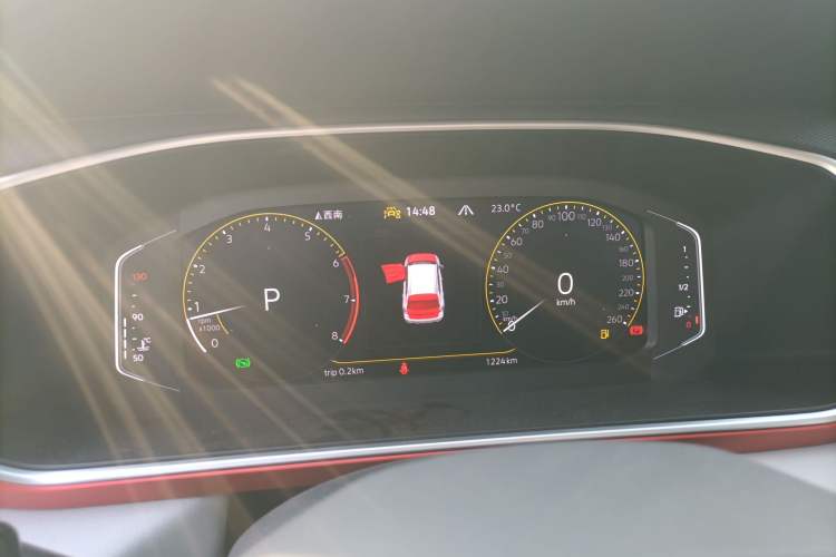 Used Volkswagen Tharu 2023 300TSI Two-Wheel-Drive Moon Luxury Edition
