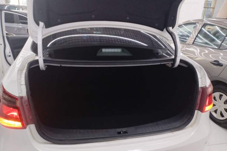 Used Dongfeng Aeolus E70 2023 500 Smart Edition Lithium Iron Phosphate 48.6 kWh 120 kW