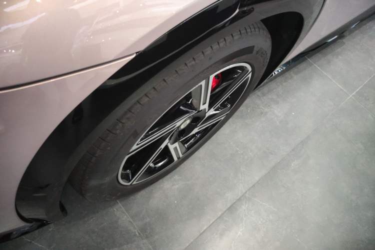 Used  YU7 2025 Ultra-Long Range High-Performance All-Wheel-Drive Max Edition
