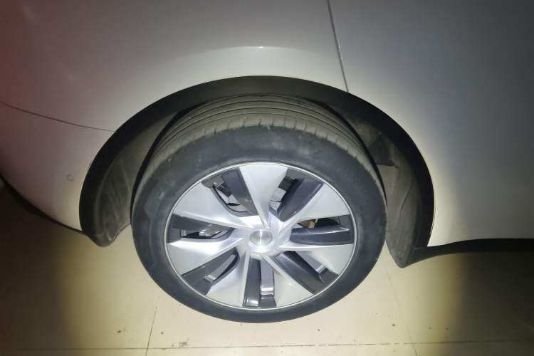 Used Tesla Model Y 2022 Long-Range All-Wheel-Drive Version
