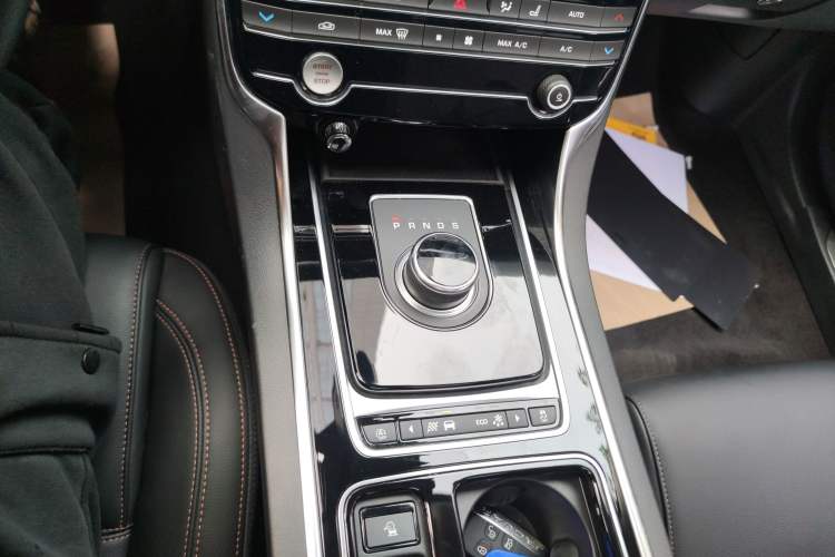 Used Jaguar XEL 2019 2.0T 250 PS Premium Edition
