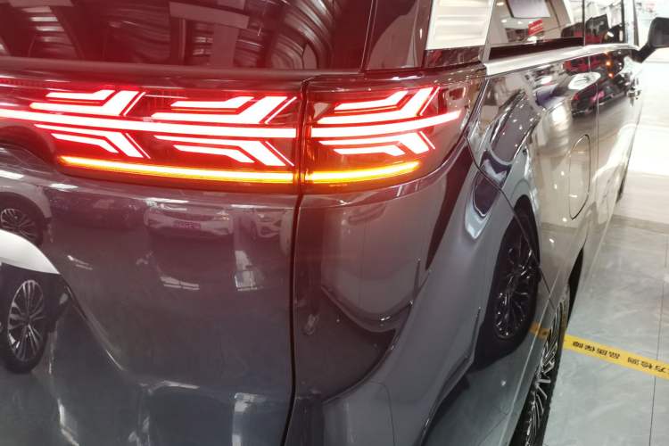 Used Denza D9 2022 DM-i 970 Four-Wheel Drive Flagship Model