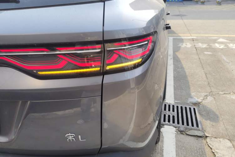 Used BYD Song L DM-i 2024 112 km Beyond Edition
