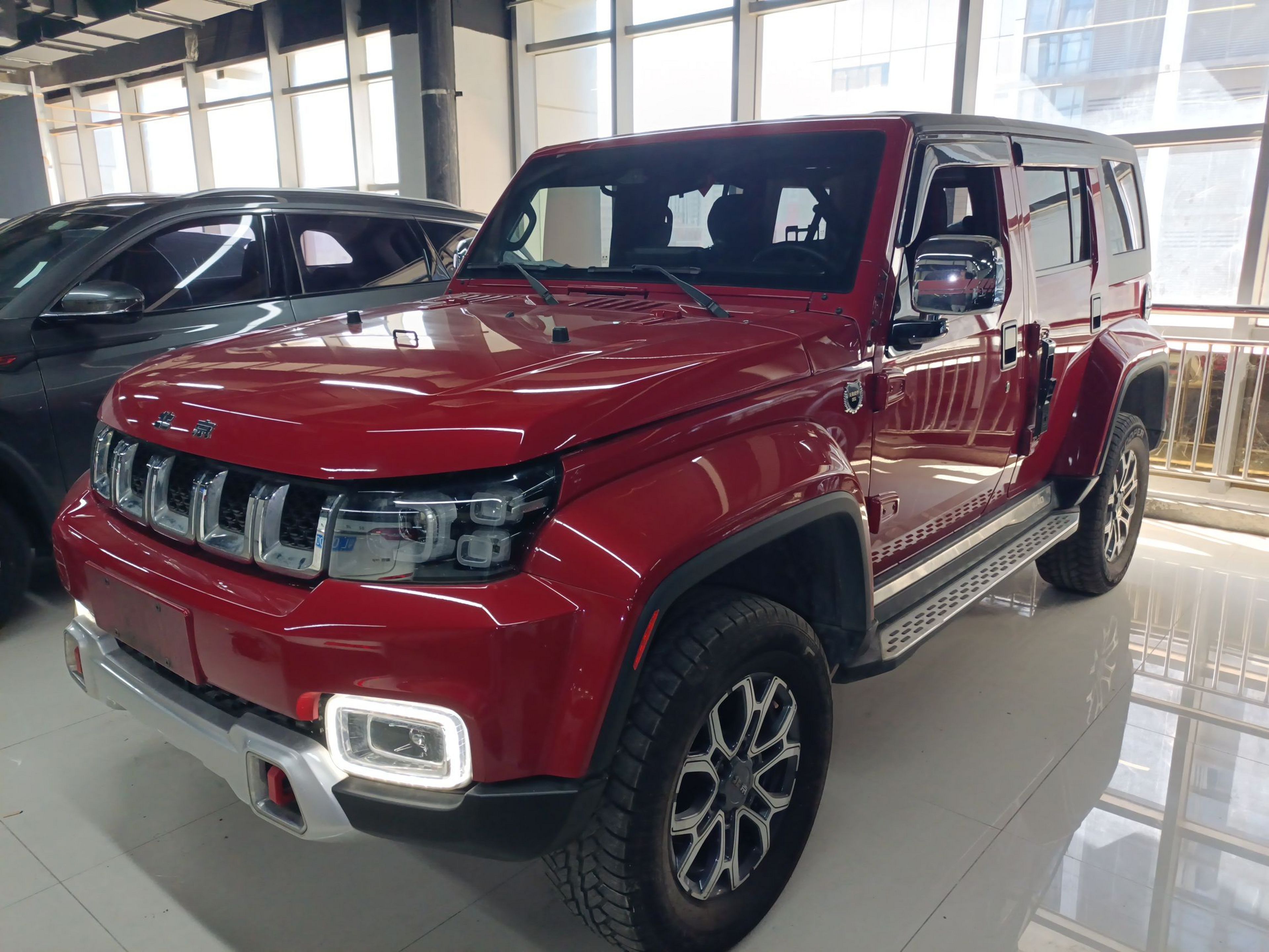 تحت مقدمة السيارة