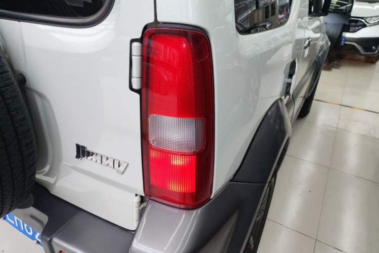 Used Suzuki Jimny 2015 1.3 AT Mode3 Navigation Edition
