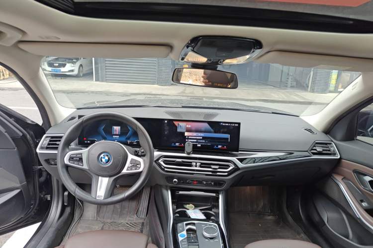 Used BMW i3 2022 eDrive 35 L
