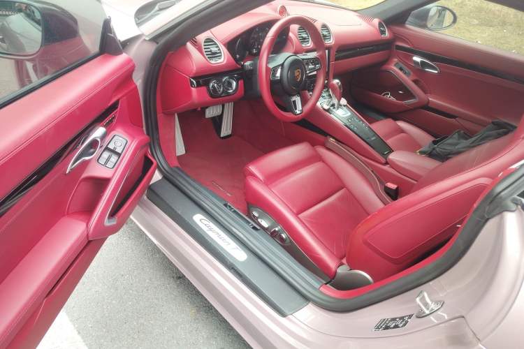 Used Porsche 718 2022 Cayman T 2.0T
