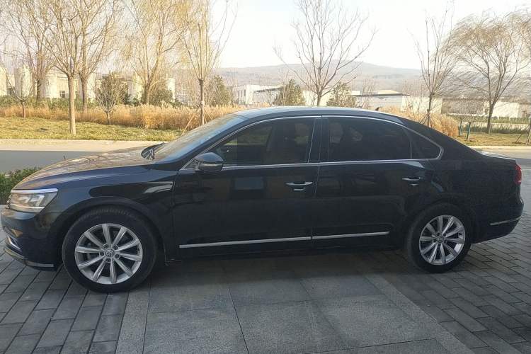 Used Volkswagen Passat 2017 330TSI DSG Luxury Edition
