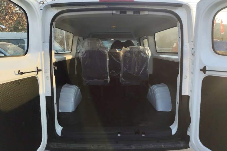 Used SAIC MAXUS Dana V1 
