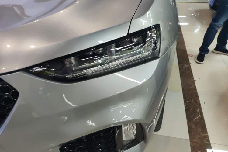 Used Wey VV7 2019 Upgraded Model 2.0T Flagship Version China VI
