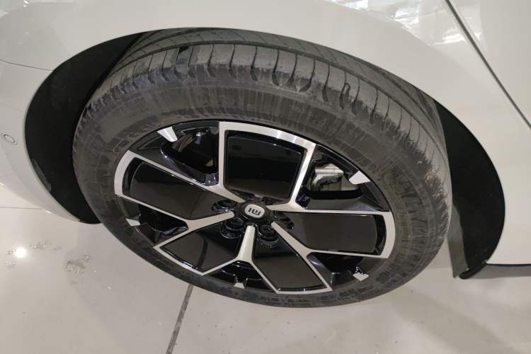 Used  SU7 2024 Rear-Drive Ultra-Long Range Advanced Pro-Level Intelligent Driving Version
