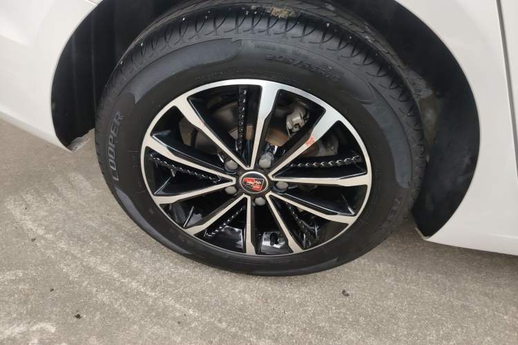 Used Roewe i5 2020 1.5L Automatic 4G Connect Luxury Flagship Edition
