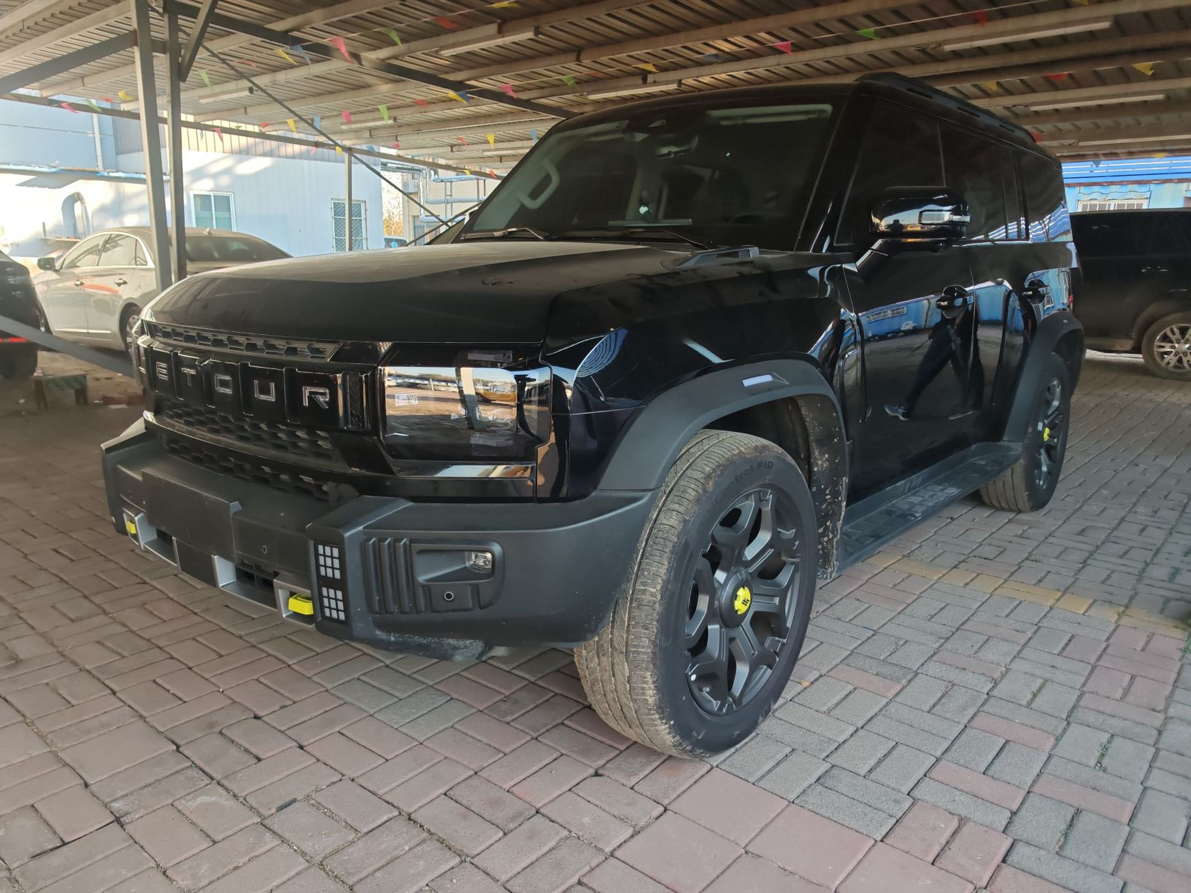 Под передней частью автомобиля