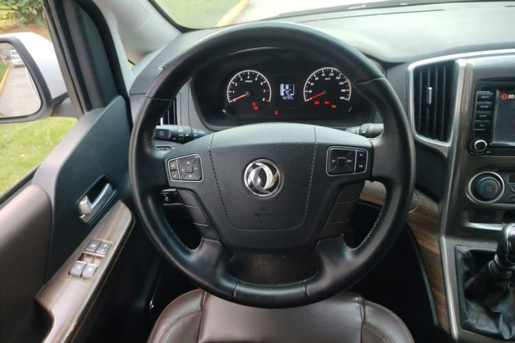 Used FORTHING Lingzhi PLUS 2021 2.0L Manual Luxury 9-Seater
