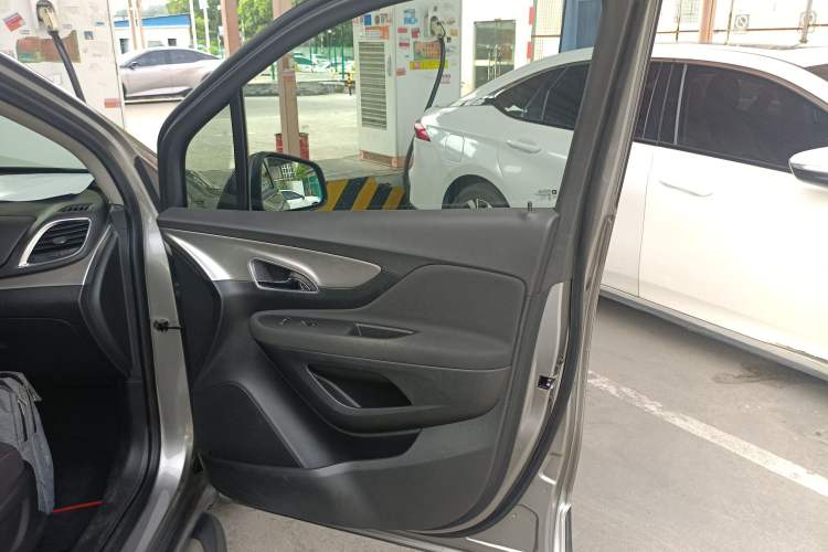 Used Buick Encore 2015 1.4T Automatic Two-Wheel Drive Urban Elite Version
