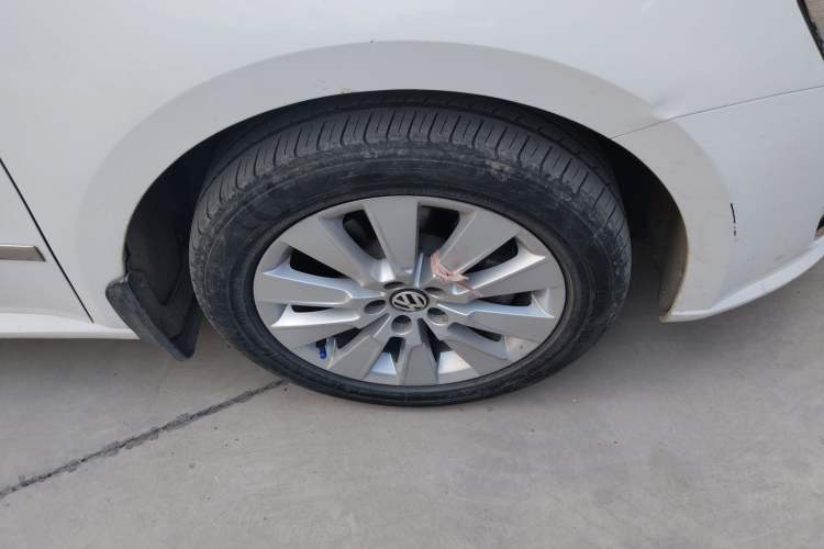 Used Volkswagen Lavida 2013 Restyled Classic 1.6L Manual Comfort Edition