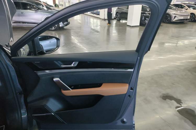 Used BYD Tang New Energy 2022 EV 730KM Luxury Model
