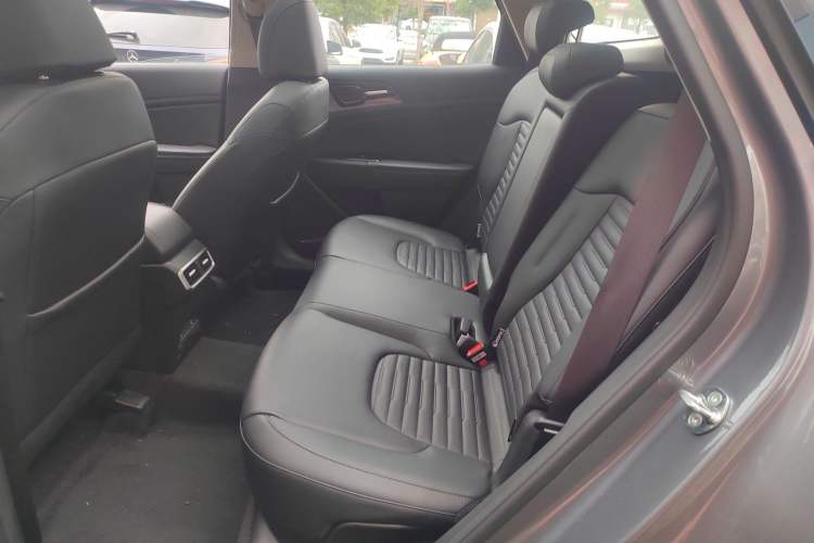 Used Kia Sportage (Chinese Domestic Model) 2025 2.0T Two-Wheel Drive Prestige Smart Edition
