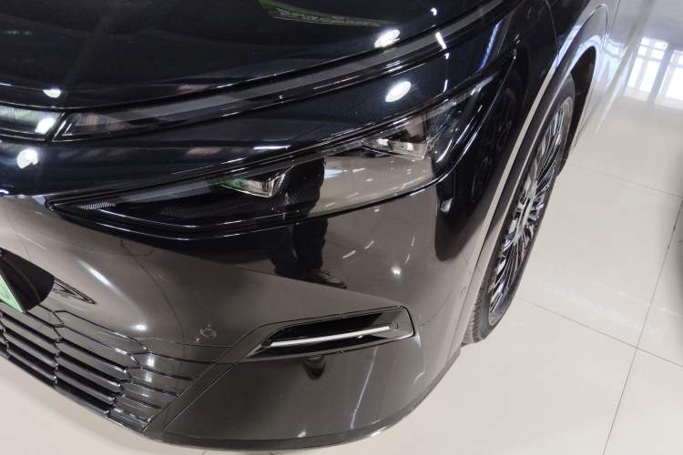 Used XPeng X9 2025 740 Ultra-Long Range Max