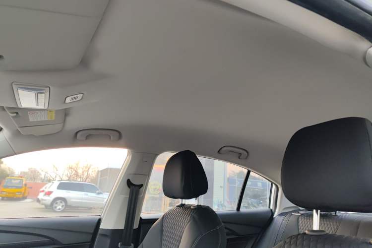 Used Roewe i5 2019 1.5L Manual 4G Connect Luxury Edition
