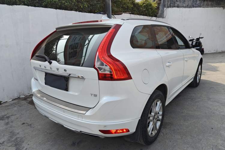 Used Volvo XC60 2015 T5 Smart Upgrade Model
