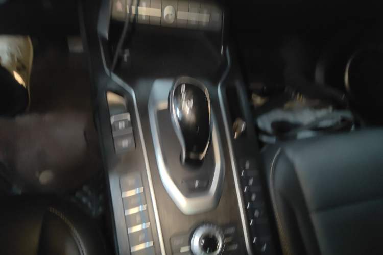 Used Wey VV6 2021 2.0T Two-Wheel Drive Smart Plus
