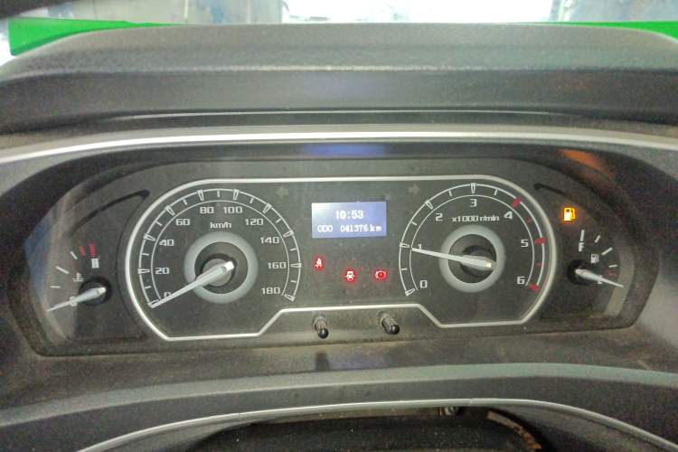 Used SAIC MAXUS Xintu V80 2023 2.0T Manual Classic Aoyuntong Short Wheelbase Ultra-Low Roof 7/8/9-Seater