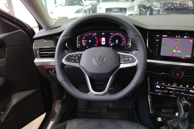 Used Volkswagen Passat 2025 Outstanding Model 380TSI Dragon Glory Edition
