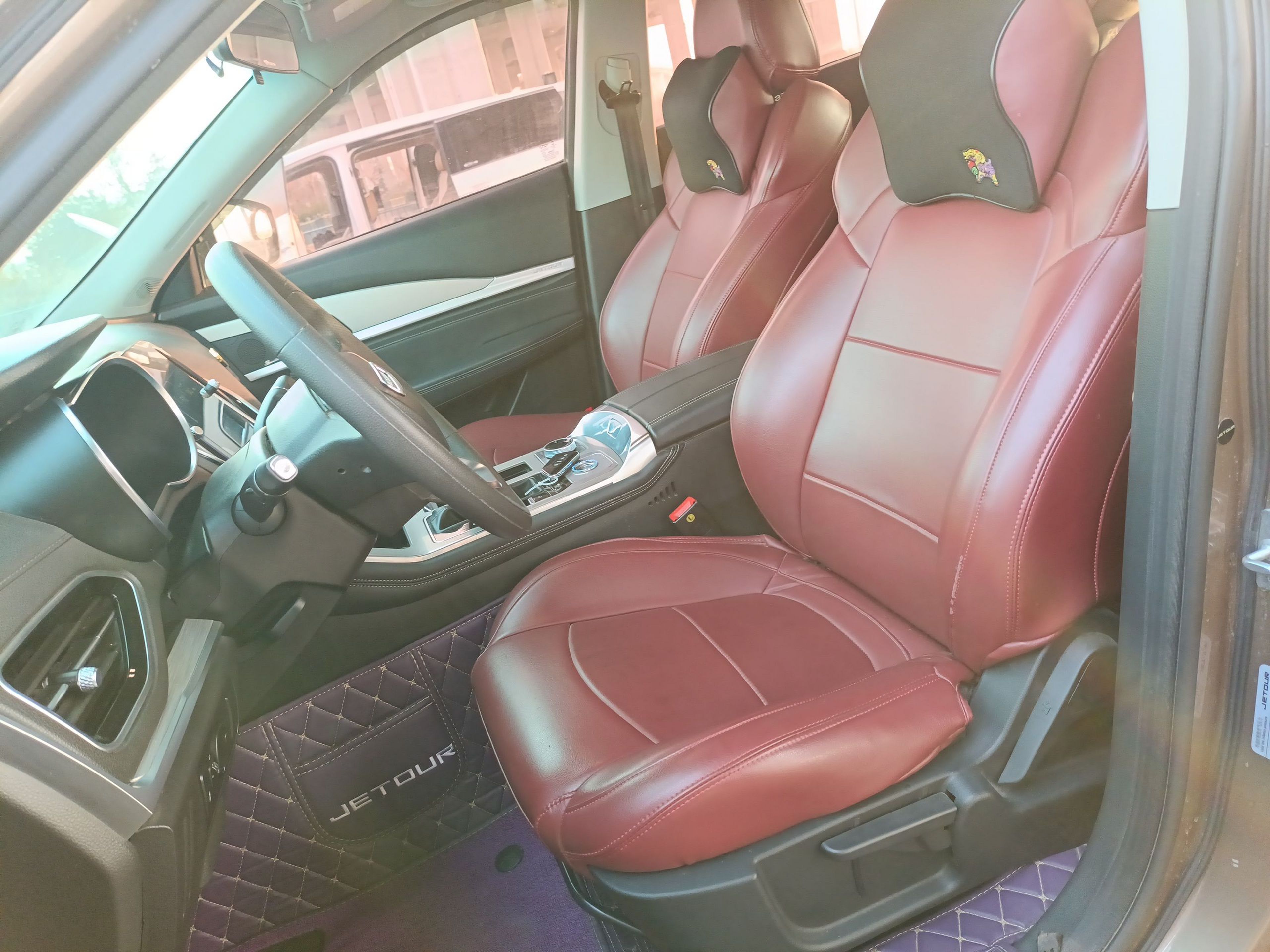 المقاعد الأمامية داخل السيارة