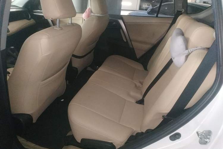 Used Toyota RAV4 2015 2.0L CVT Two-Wheel Drive Fashion Edition