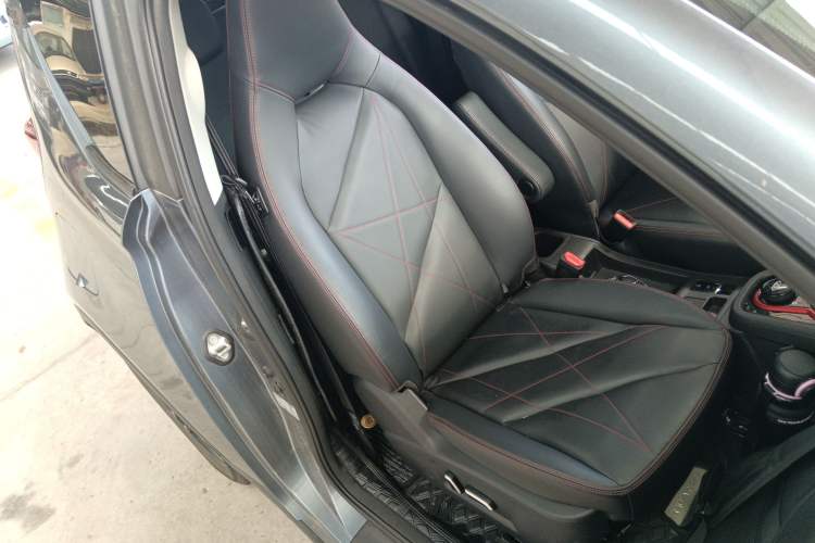 Used Chery Little Ant 2022 Revised Version Sweet Pink Edition Half-Sugar Version Lithium Iron Phosphate 30.7 kWh 30 kW 301 km
