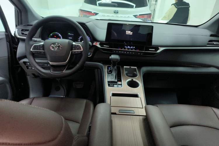 Used Toyota Granvia 2024 2.5L Hybrid Comfort Edition