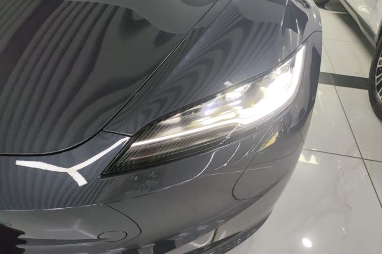 Used Tesla Model 3 2025 Rear-Wheel-Drive Version
