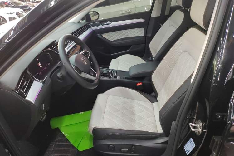 Used Volkswagen Magotan 2025 Zhongxiang Version 330TSI DSG Luxury Edition
