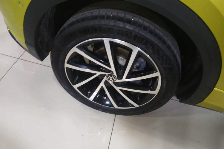 Used Volkswagen T-ROC 2023 300TSI DSG Two-Wheel Drive Starlight Edition
