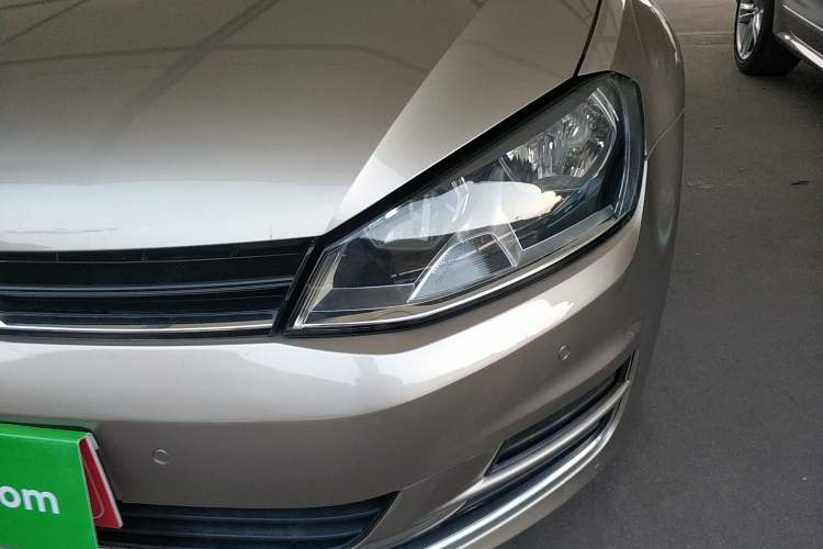 Used Volkswagen Golf 2017 1.6L Automatic Comfort Million-Vehicle Anniversary Edition
