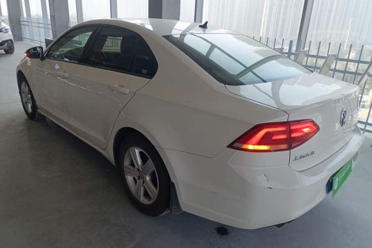 Used Volkswagen Lamando 2015 230TSI DSG Fashion Edition
