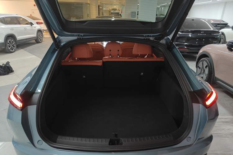 Used ONVO L60 2024 60 kWh All-Wheel Drive