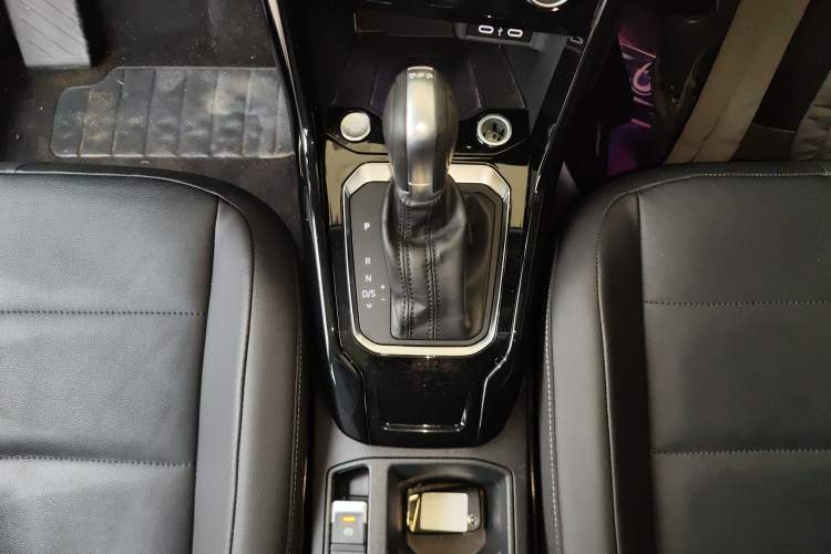 Used Volkswagen T-ROC 2021 280TSI DSG Two-Wheel Drive Comfort Connect Edition