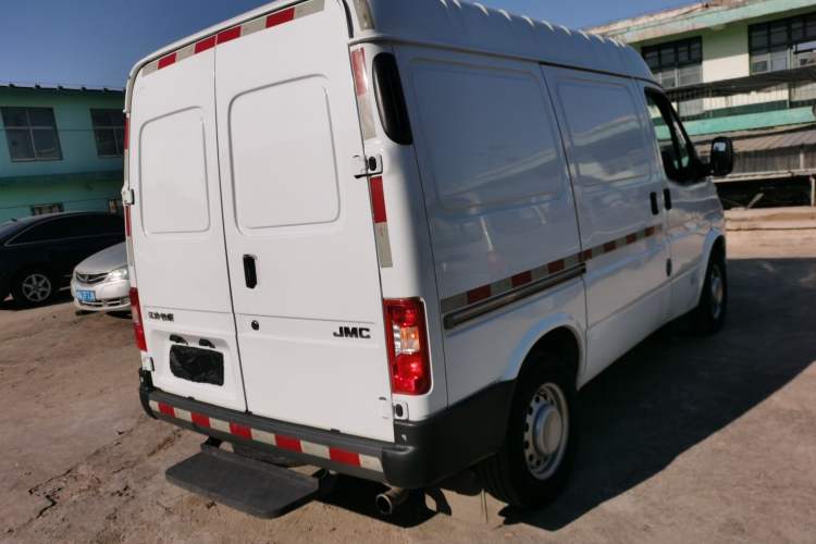 Used JMC Transit 2019 2.8T Commercial Version Short Wheelbase Mid-Roof 3-Seater China VI Standard JX493