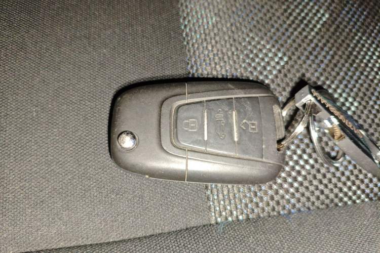 Used SAIC MAXUS Xintu V80 2024 Aotuntong 6AMT Short Wheelbase Ultra-Low Roof 147 Ps 5/6 Seats