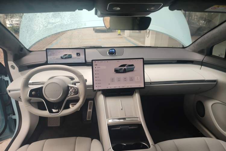 Used Hima Luxeed S7 2025 855 km Max