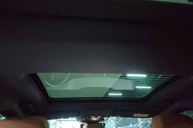 Used Jaguar XFL 2023 XFL 2.0T P250 Two-Wheel-Drive Elite Sport Gold Edition
