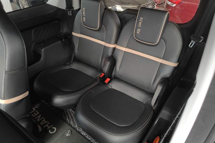 Used Baojun KiWi EV 2022 Artist Lite Edition Lithium Iron Phosphate
